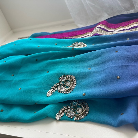 Georgette hand embroidered saree with blouse size 34-38 - Picture 6 of 7